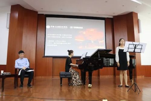 ag旗舰厅网站艺术家石叔诚与特邀艺术家顾平受邀于成都大学东盟艺术学院、音乐与舞蹈学院艺术实践周开展公开课